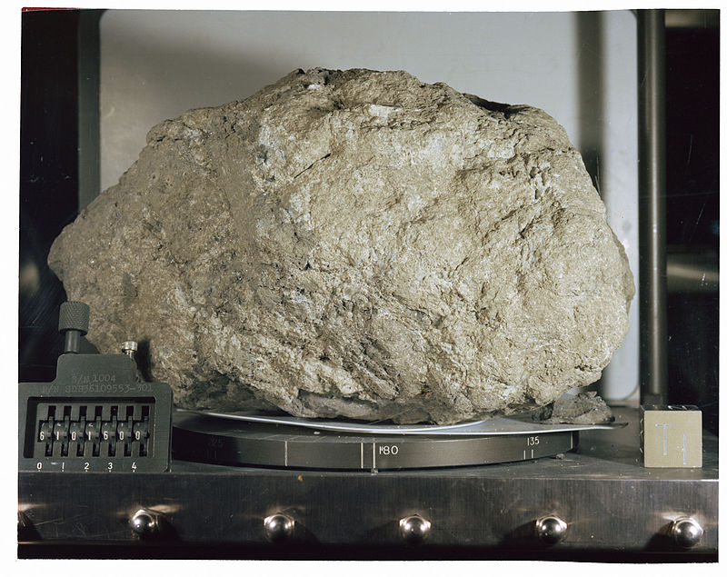 Illustration for article titled Apollo 16: "We Like Big Rocks"